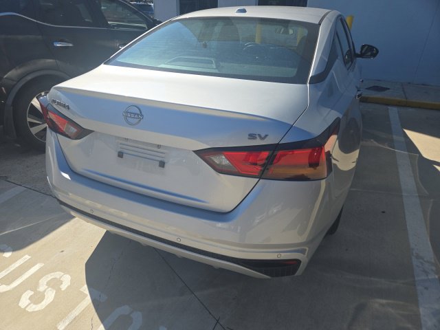Used 2024 Nissan Altima 2.5 SV FWD image 15