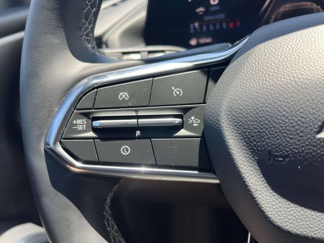 Used 2026 Chevrolet Traverse LT FWD image 21
