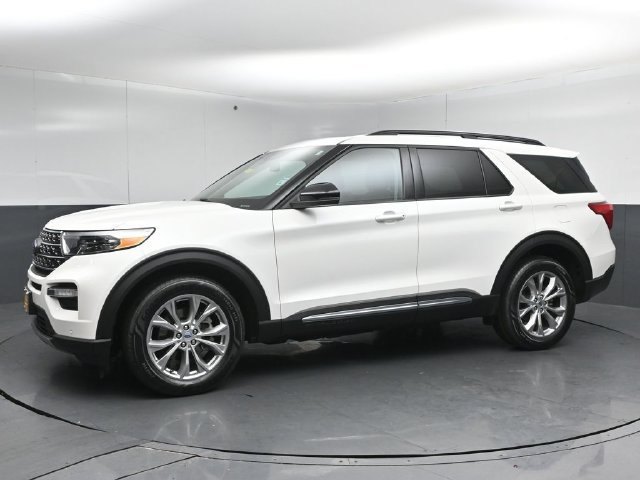 Certified 2024 Ford Explorer XLT w/ Equipment Group 202A AWD/4WD image 4