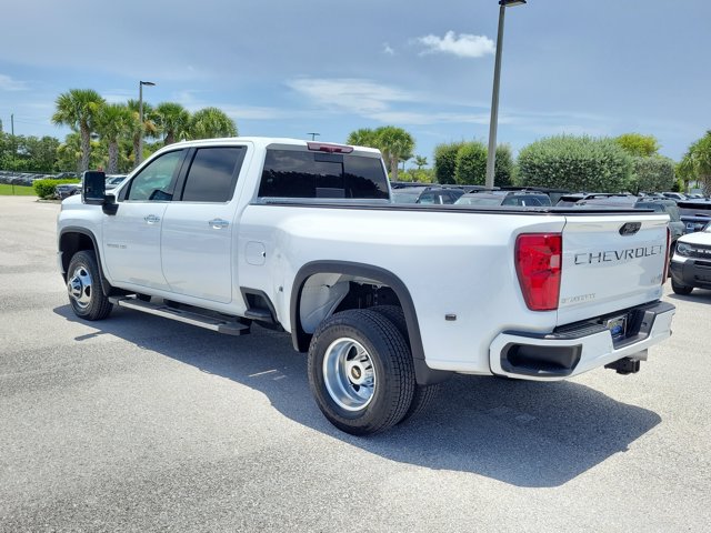 Used 2022 Chevrolet Silverado 3500 High Country w/ Technology Package AWD/4WD image 5