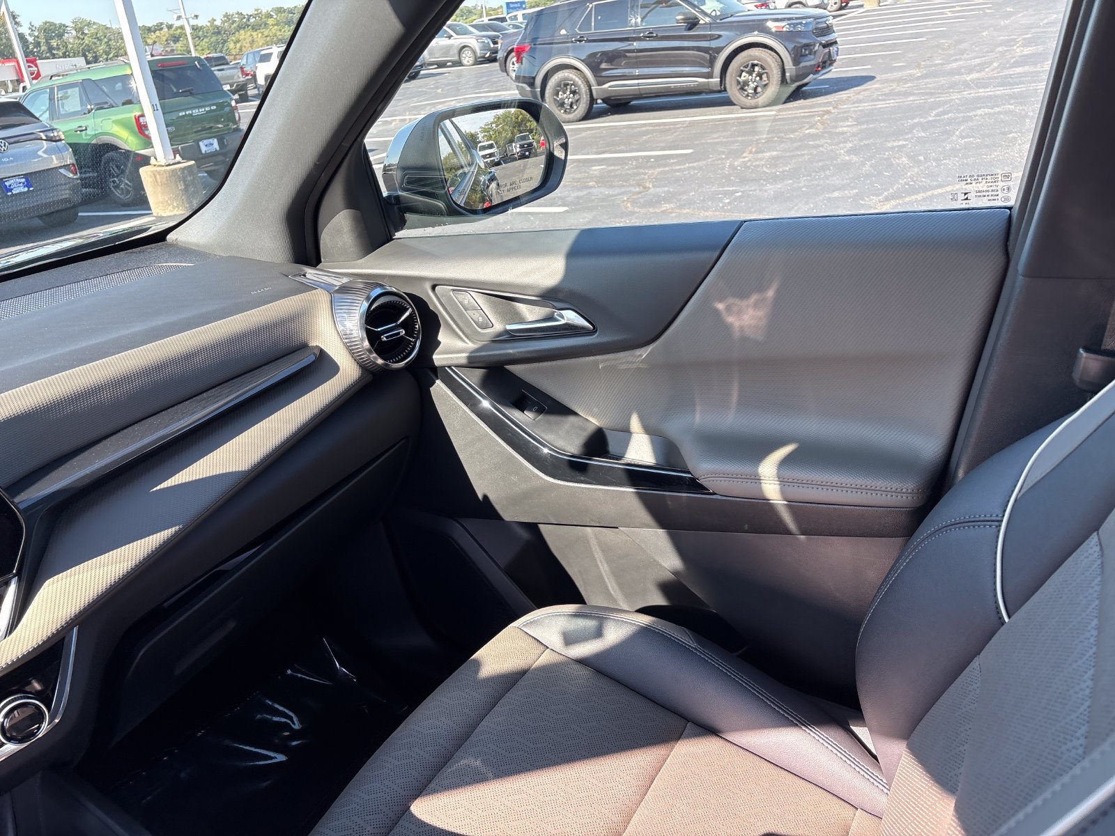 Used 2025 Chevrolet Equinox LT w/ Convenience Package II FWD image 31