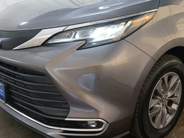 Used 2023 Toyota Sienna XLE image 31