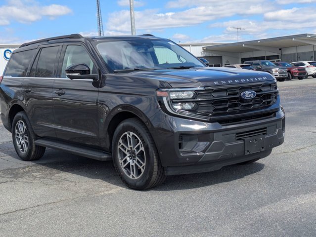 Certified 2025 Ford Expedition Active RWD image 2