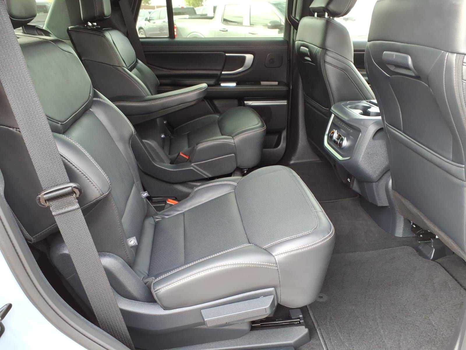 Certified 2025 Ford Expedition Platinum w/ Stealth Performance Package AWD/4WD image 15