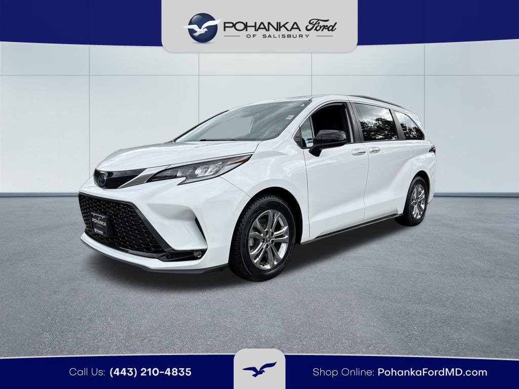 Used 2023 Toyota Sienna XSE w/ XSE Plus Package AWD/4WD image 2