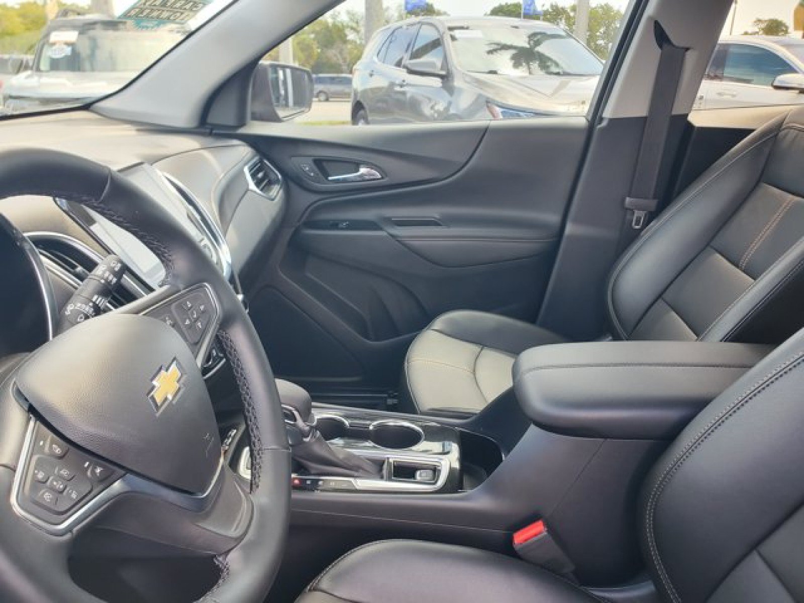 Used 2024 Chevrolet Equinox Premier AWD/4WD image 12