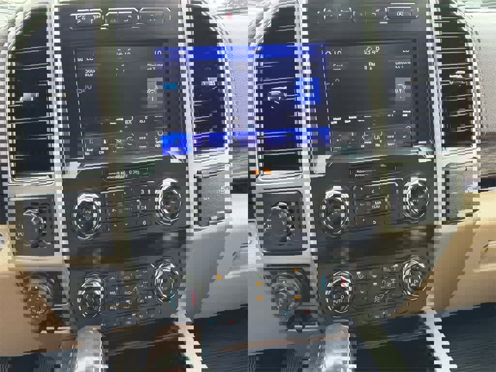 Certified 2020 Ford F150 Lariat w/ Equipment Group 502A Luxury image 25