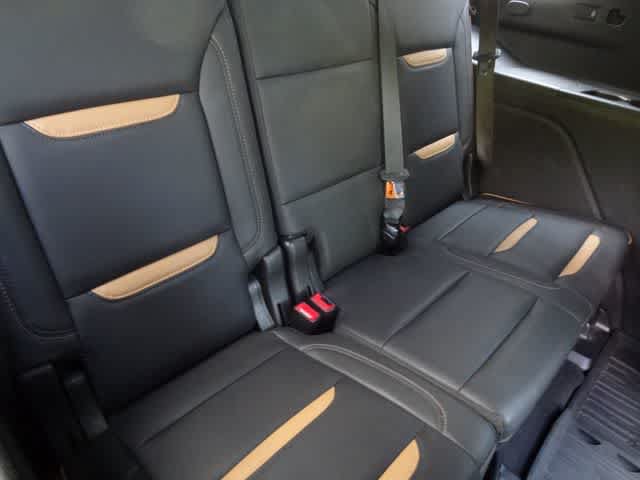Used 2021 GMC Yukon AT4 w/ Technology Package AWD/4WD image 13