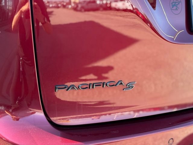 Used 2020 Chrysler Pacifica Limited w/ Advanced Safetytec Group FWD image 45