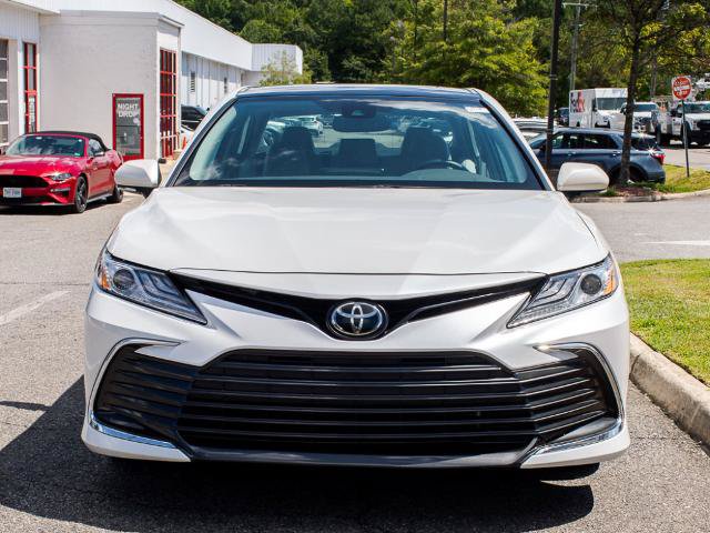 Used 2022 Toyota Camry XLE FWD image 2