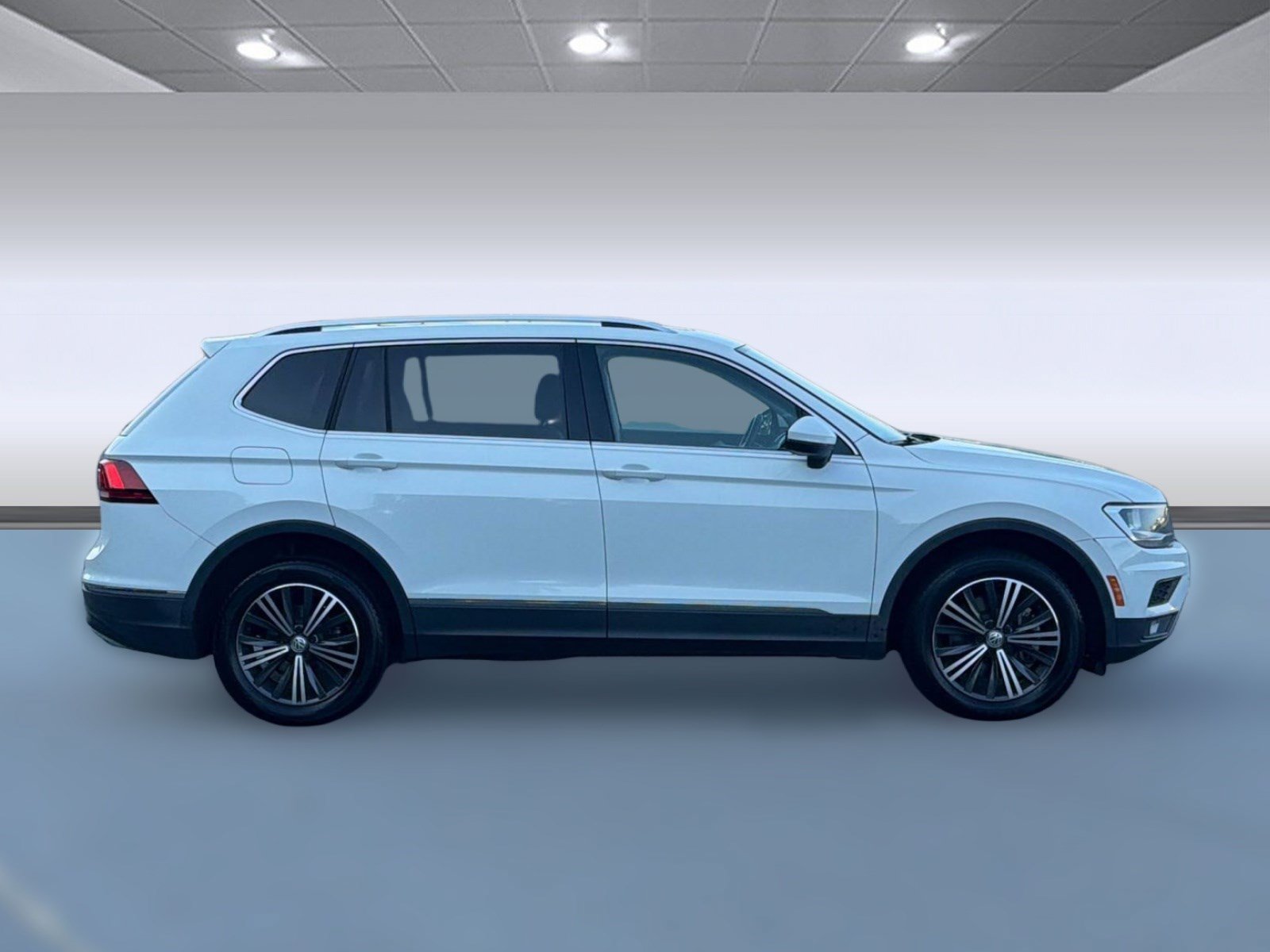 Used 2018 Volkswagen Tiguan SEL FWD image 8