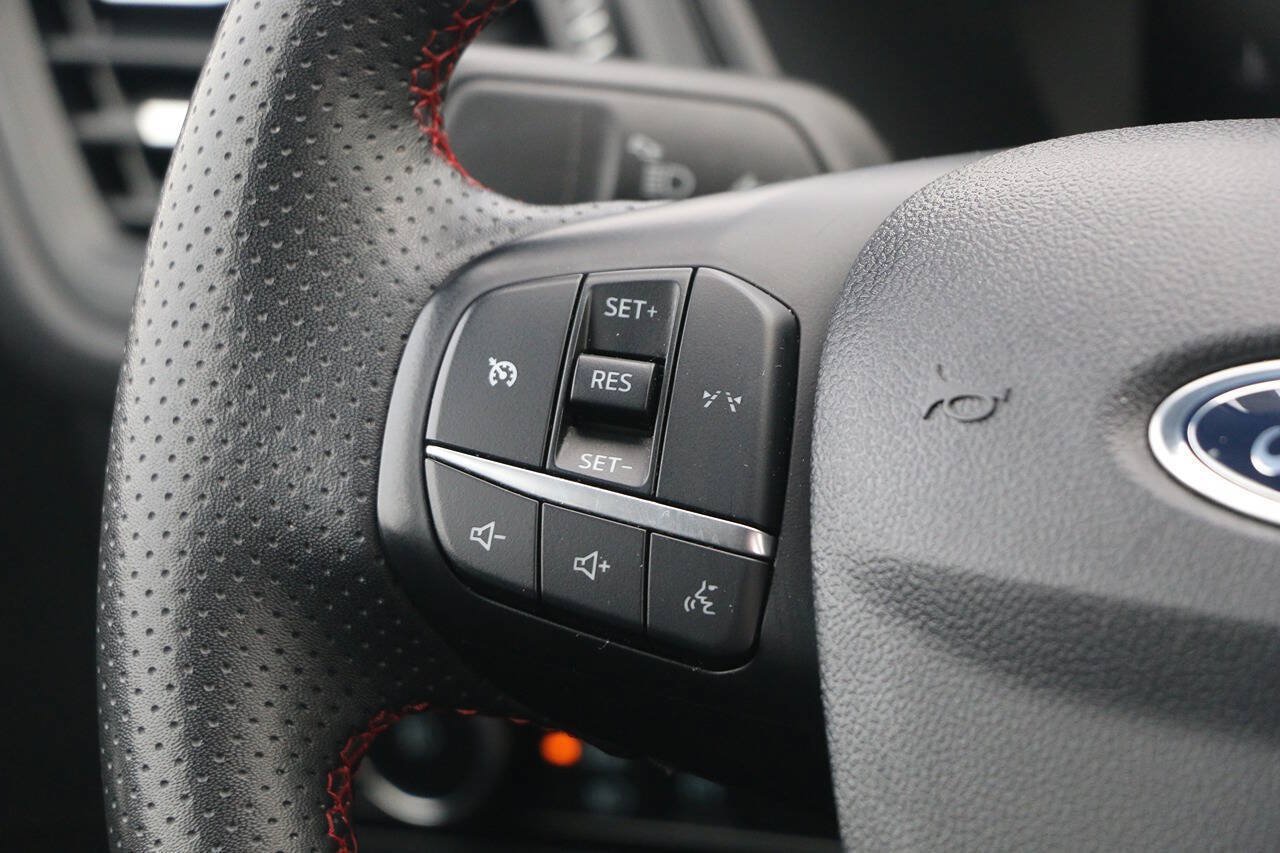 Certified 2025 Ford Escape ST-Line Select AWD/4WD image 20