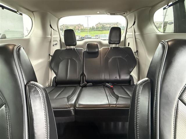 Used 2017 Chrysler Pacifica Limited FWD image 16