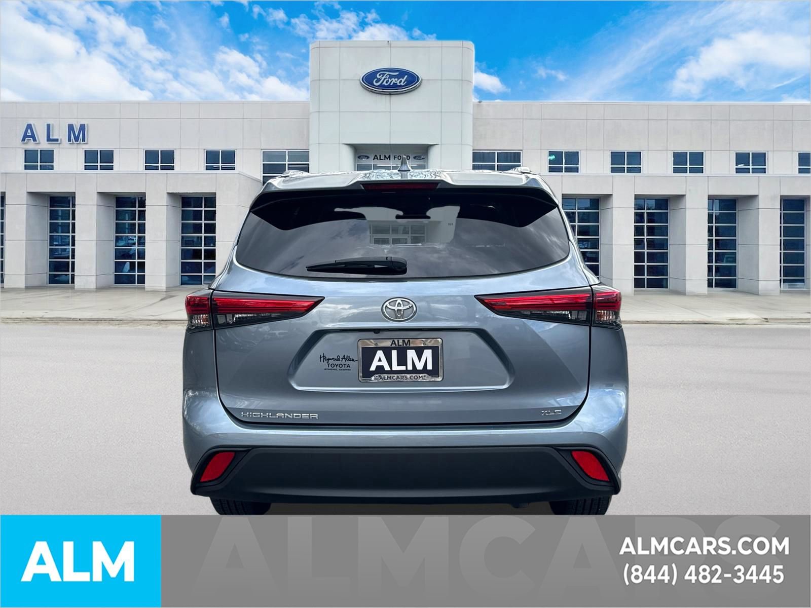 Used 2021 Toyota Highlander XLE image 6