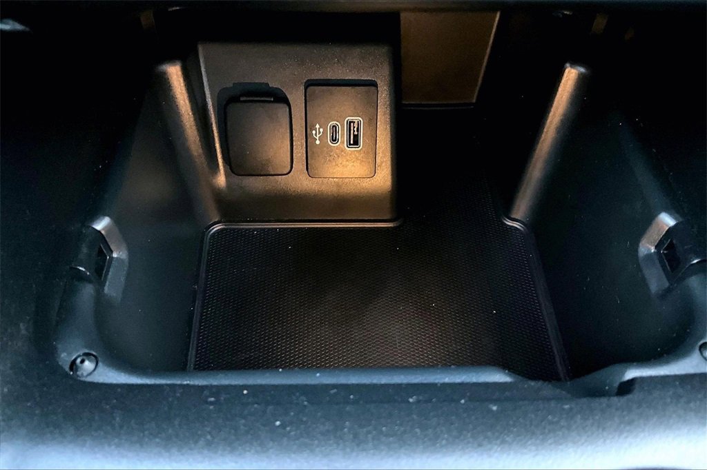 Certified 2025 Ford Explorer ST-Line w/ ST-Line Street Pack image 33