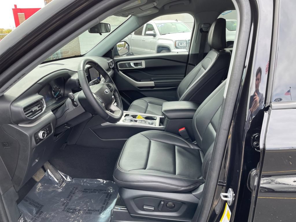Certified 2023 Ford Explorer XLT w/ Equipment Group 202A AWD/4WD image 13