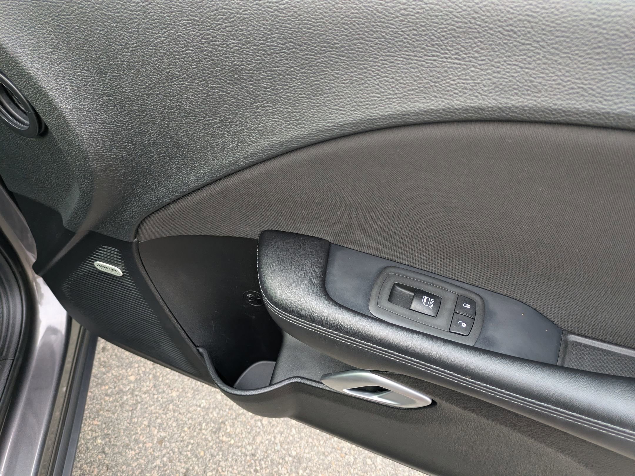 Used 2022 Dodge Challenger SXT w/ Driver Convenience Group image 29