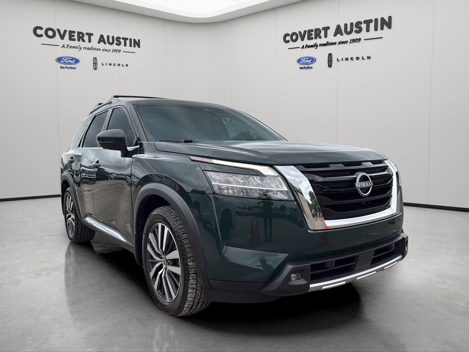 Used 2022 Nissan Pathfinder Platinum w/ Cargo Package AWD/4WD image 7