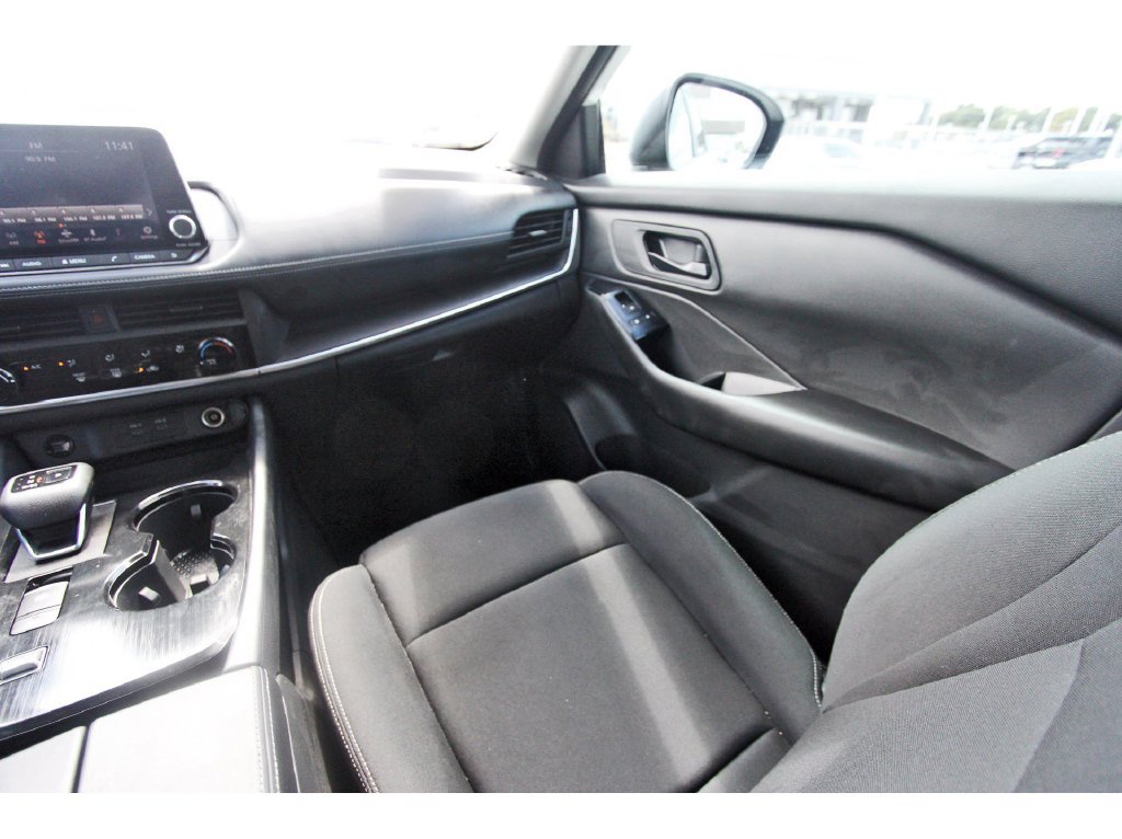 Used 2024 Nissan Rogue S FWD image 12