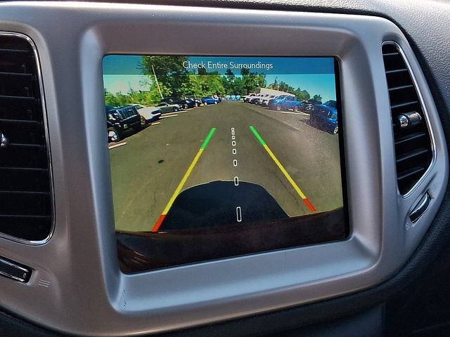 Used 2018 Jeep Compass Latitude w/ Popular Equipment Group AWD/4WD image 29