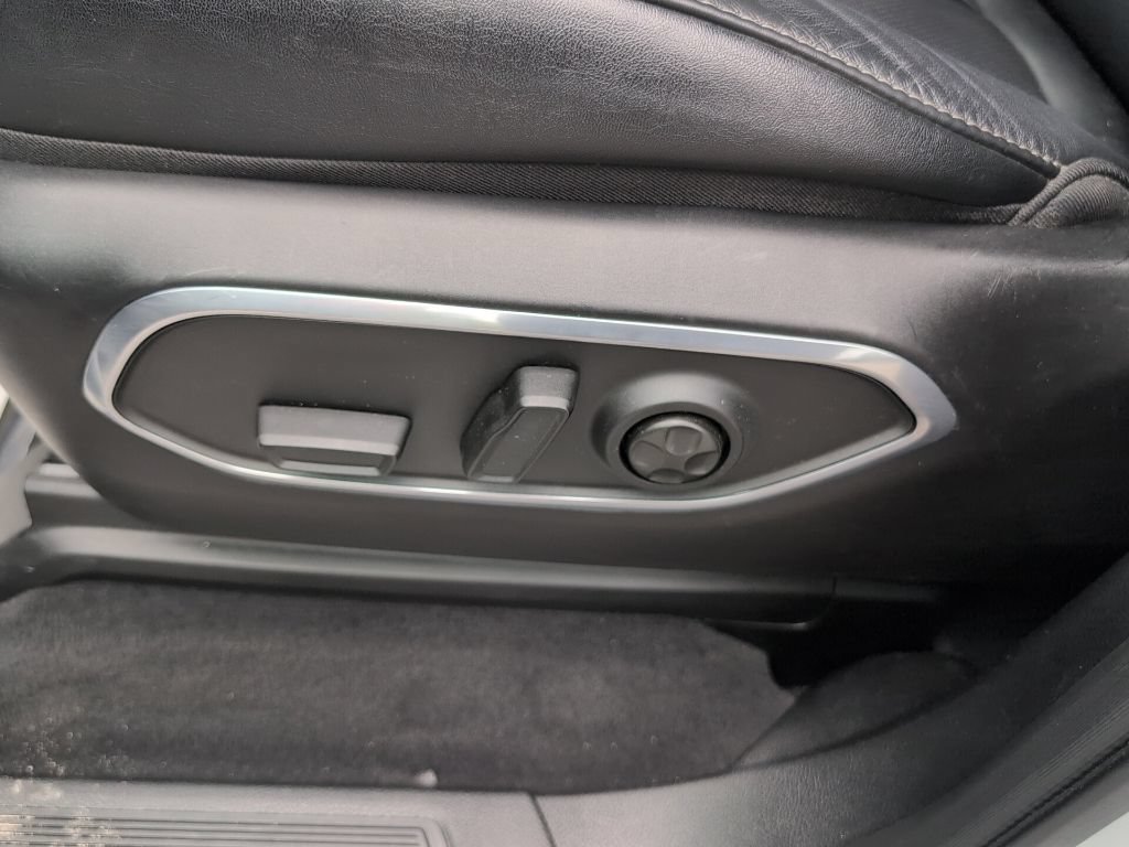Used 2024 Jeep Wagoneer Series II w/ Flexible Seating Group RWD image 9