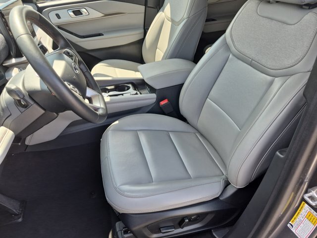 Certified 2025 Ford Explorer Active w/ Active Comfort Package AWD/4WD image 16