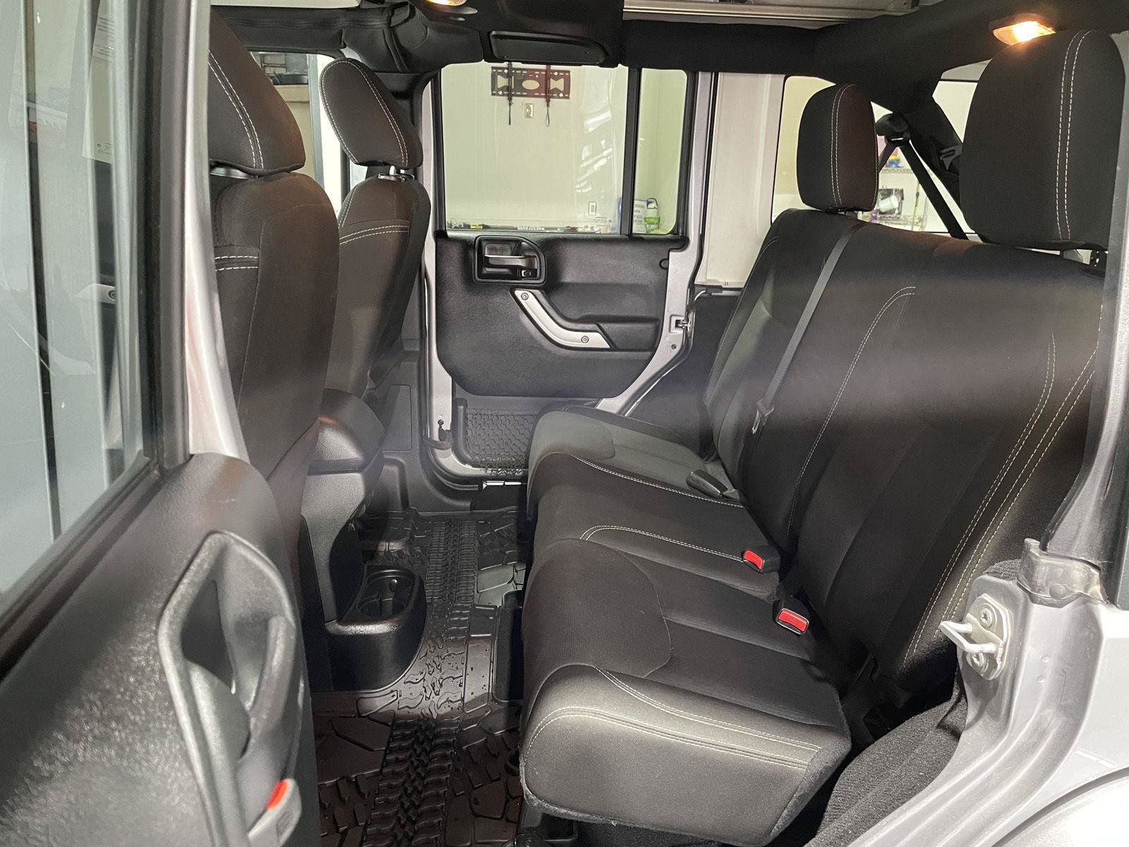 Used 2018 Jeep Wrangler Unlimited Sahara AWD/4WD image 27