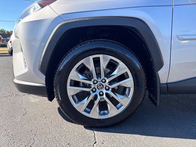 Used 2019 Toyota RAV4 XLE Premium FWD image 31