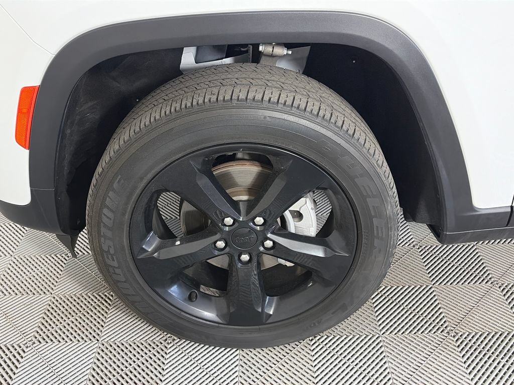 Used 2023 Jeep Grand Cherokee Altitude AWD/4WD image 8