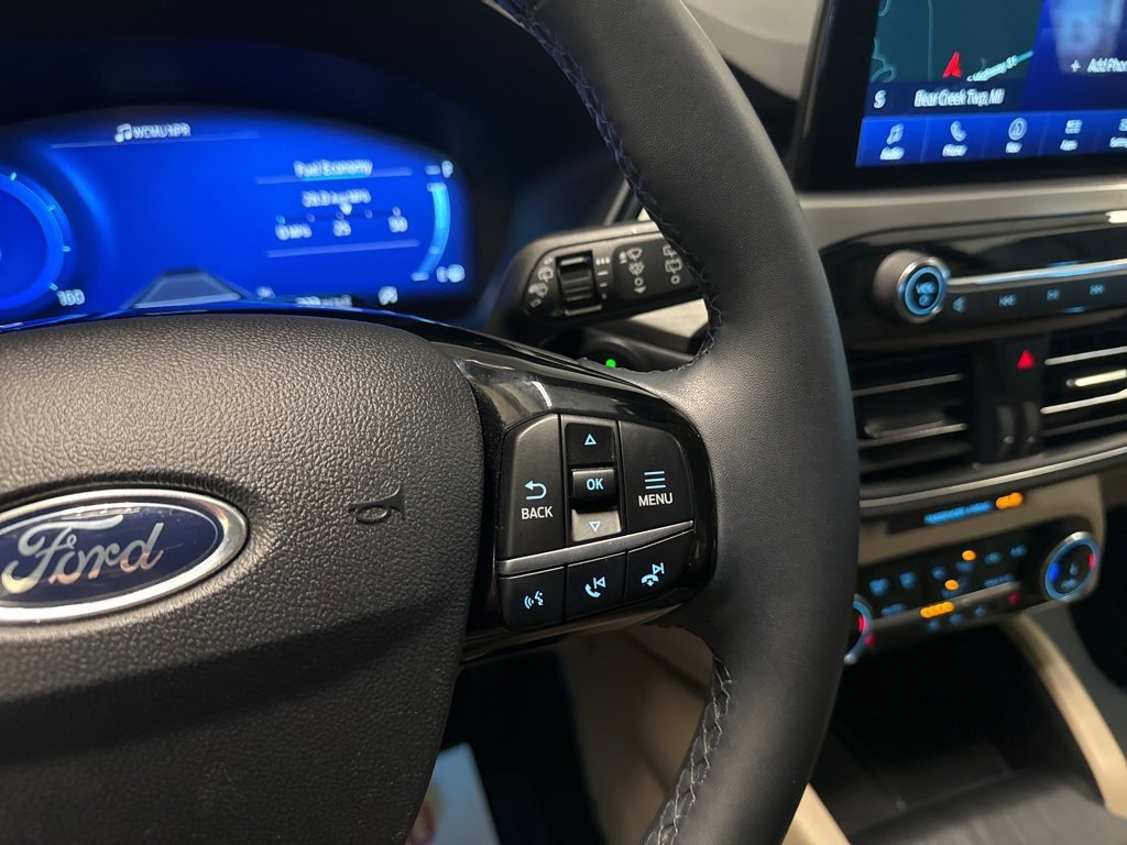 Certified 2022 Ford Escape Titanium image 23