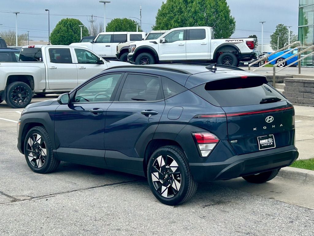 Used 2025 Hyundai Kona SEL FWD image 4