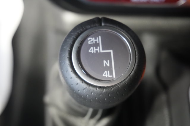 Used 2025 Jeep Gladiator Mojave w/ Safety Group AWD/4WD image 25