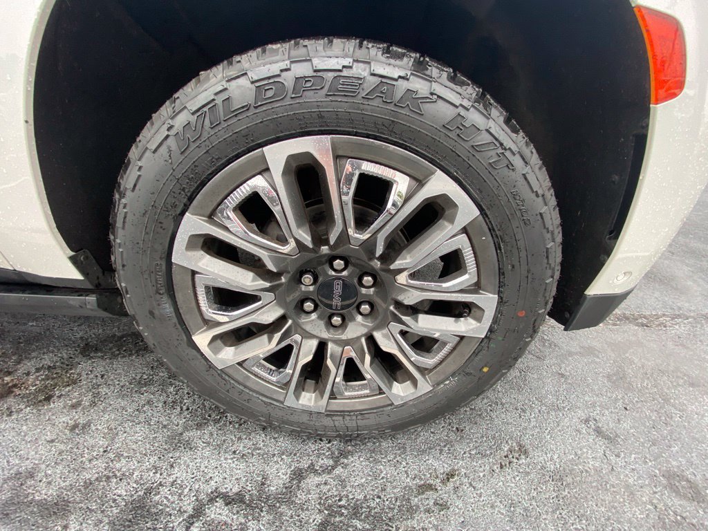Used 2023 GMC Yukon Denali Ultimate AWD/4WD image 31
