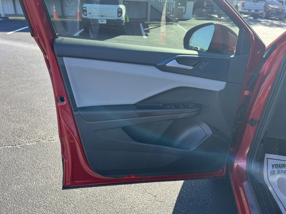 Used 2022 Volkswagen Taos SE image 16