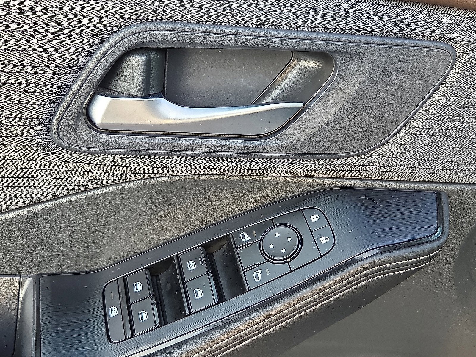 Used 2022 Nissan Rogue SV image 13