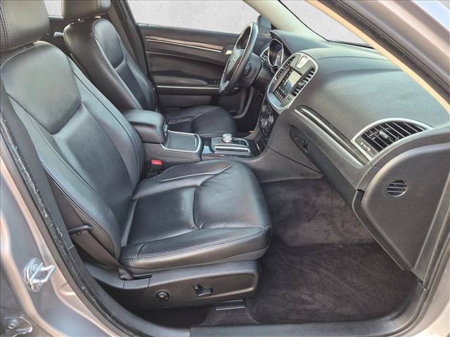 Used 2017 Chrysler 300 Limited AWD/4WD image 20