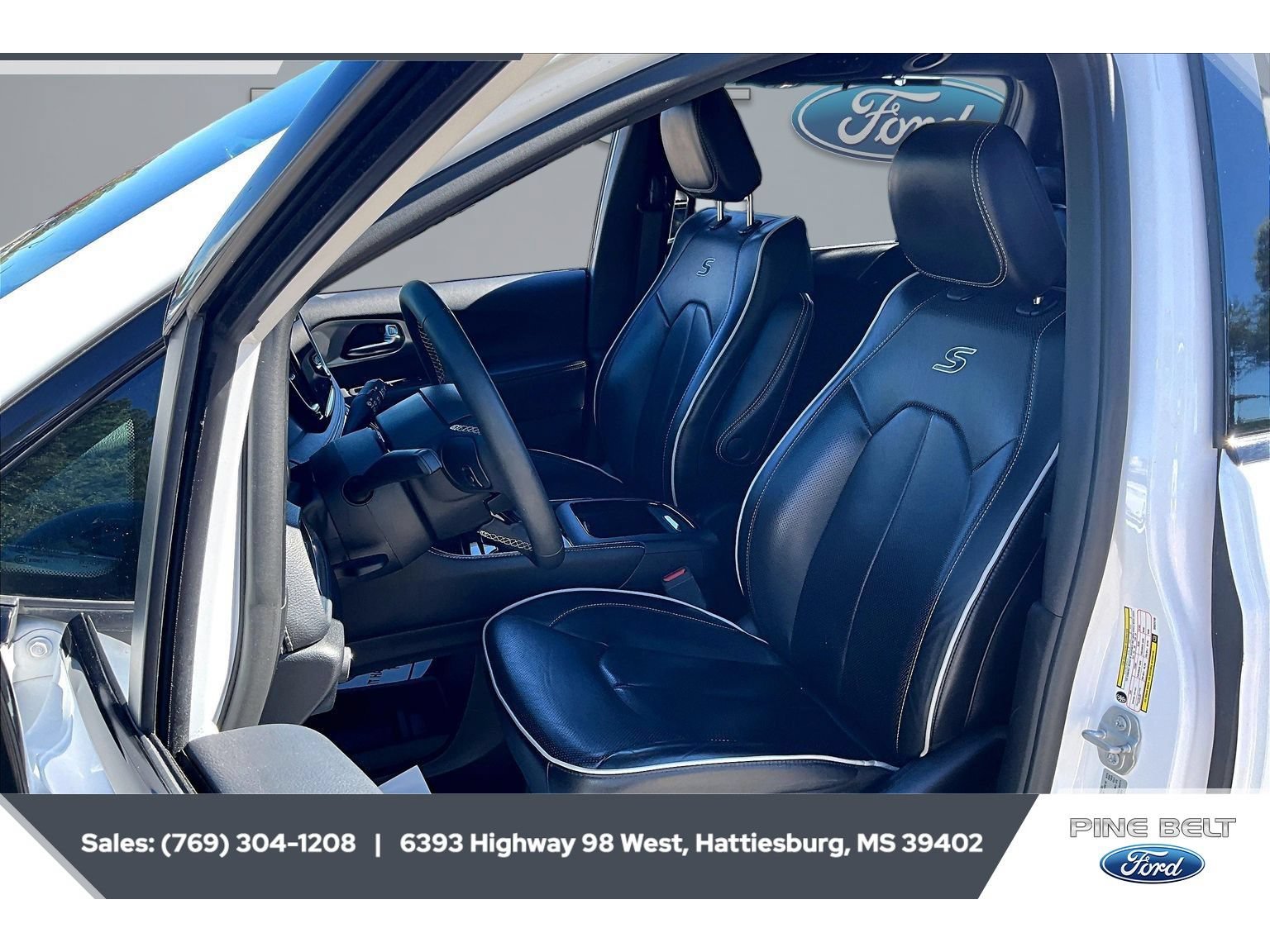 Used 2025 Chrysler Pacifica Limited FWD image 18