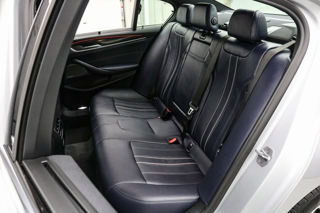 Used 2020 BMW 530e w/ M Sport Package image 24