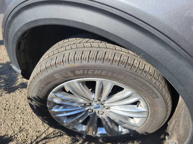 Certified 2023 Ford Explorer Limited w/ Hybrid Equipment Group 310A AWD/4WD image 21