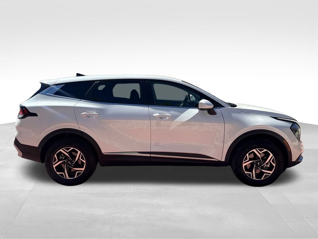 Used 2024 Kia Sportage LX AWD/4WD image 9