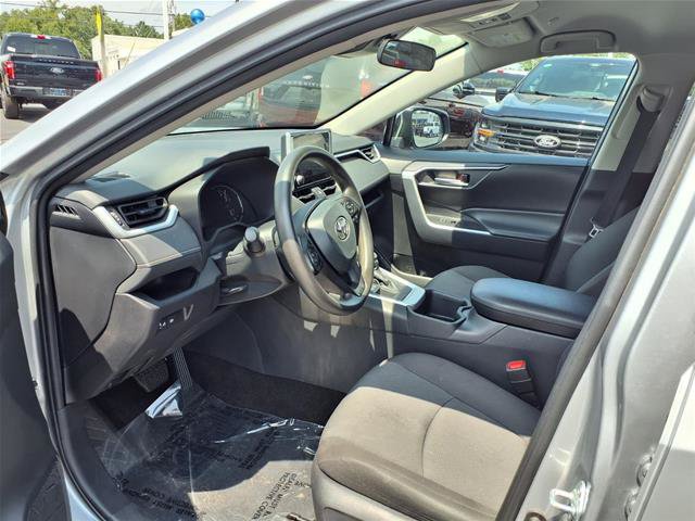 Used 2025 Toyota RAV4 XLE AWD/4WD image 17