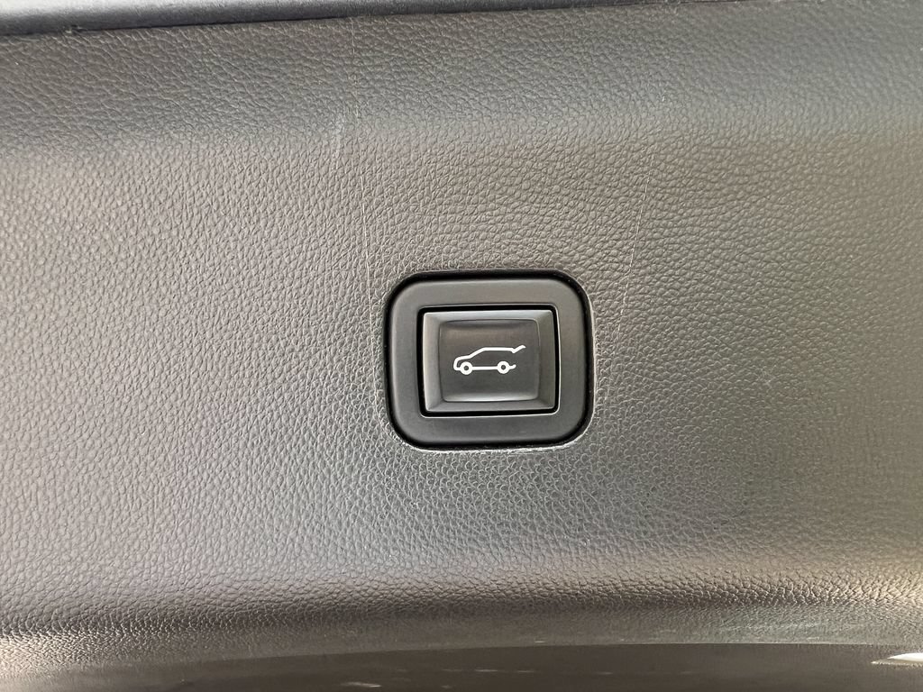 Used 2021 Buick Enclave Premium w/ Sun and Sites Package AWD/4WD image 18