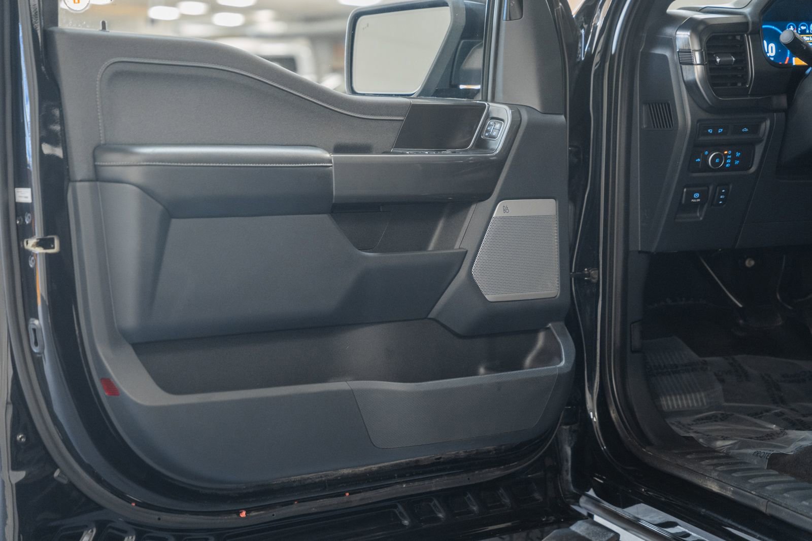 Certified 2022 Ford F150 Lariat w/ Equipment Group 502A High image 45