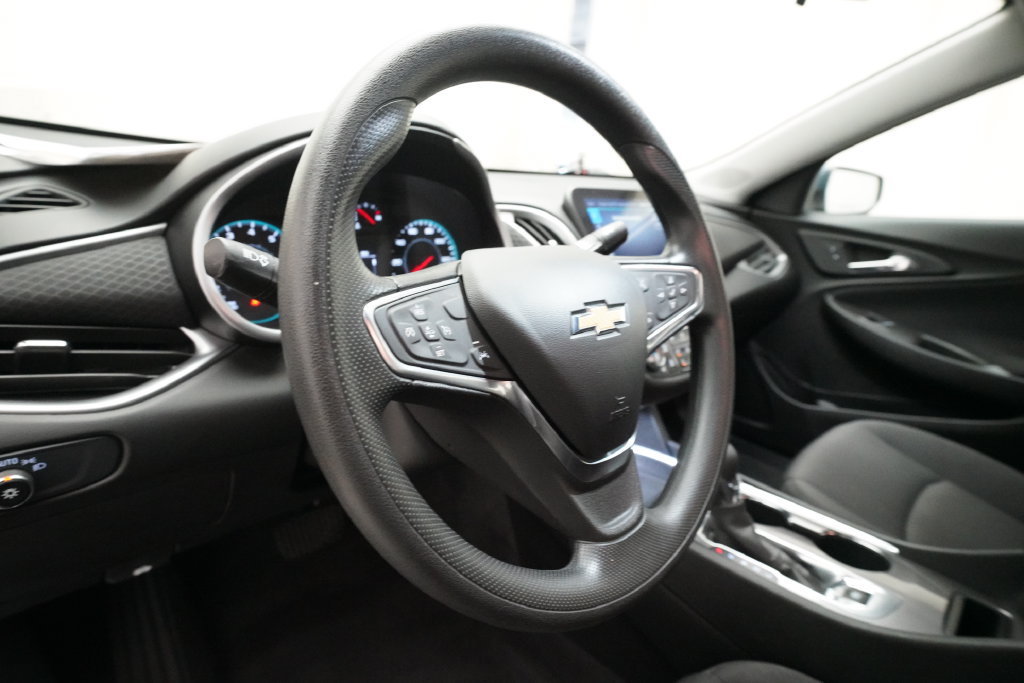 Used 2025 Chevrolet Malibu LT FWD image 8