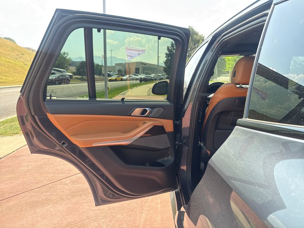 Used 2021 BMW X5 xDrive40i w/ M Sport Package AWD/4WD image 18
