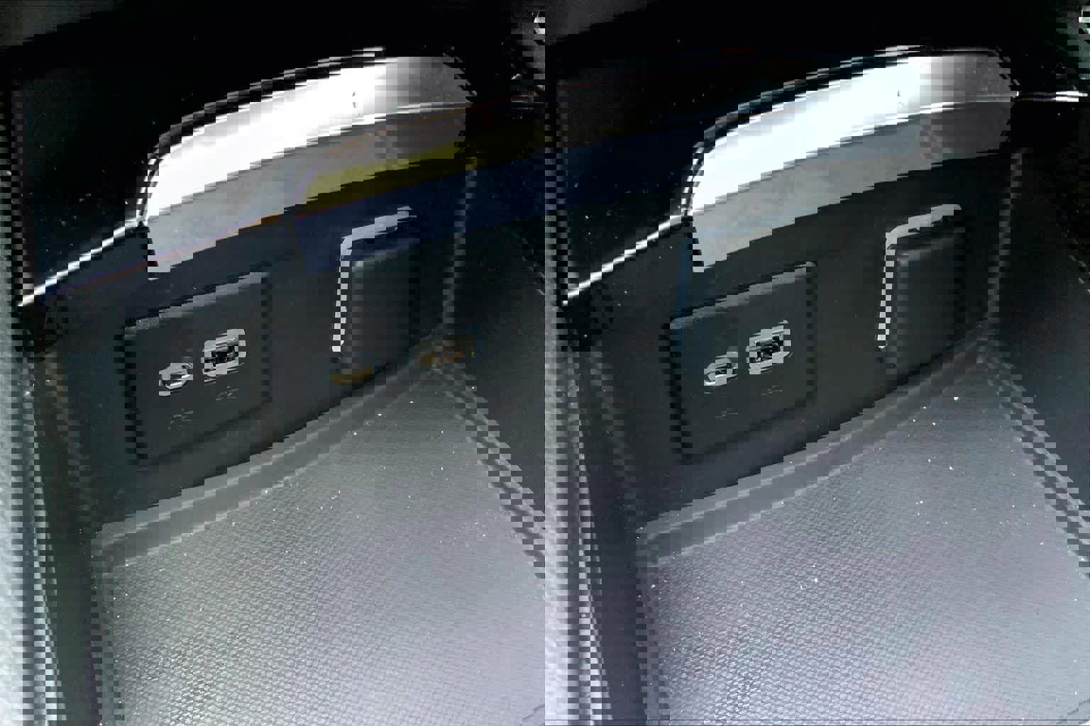 Used 2022 Buick Envision Essence w/ Sport Touring Package FWD image 28