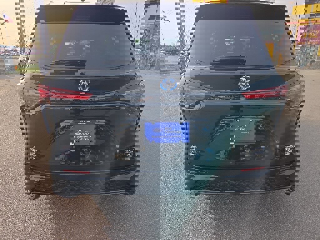 Used 2024 Toyota Sienna XSE image 7