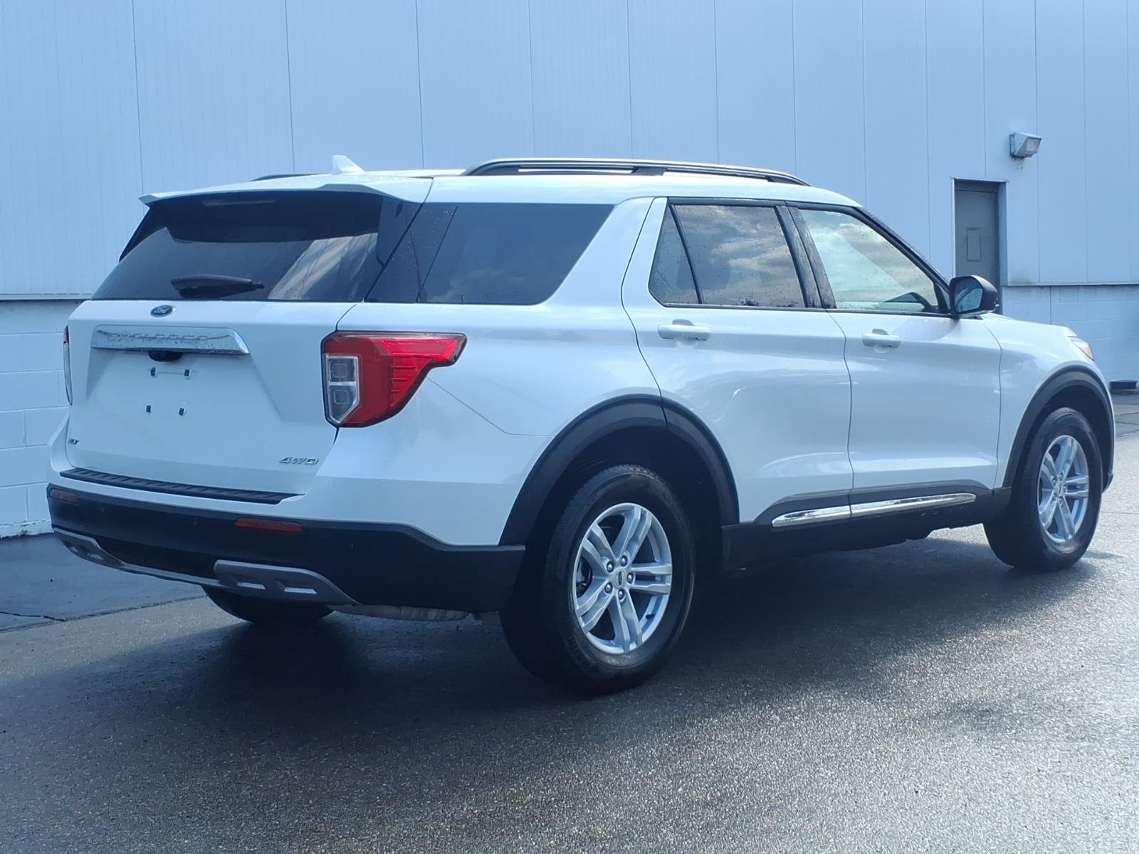 Certified 2024 Ford Explorer XLT w/ Equipment Group 202A AWD/4WD image 6