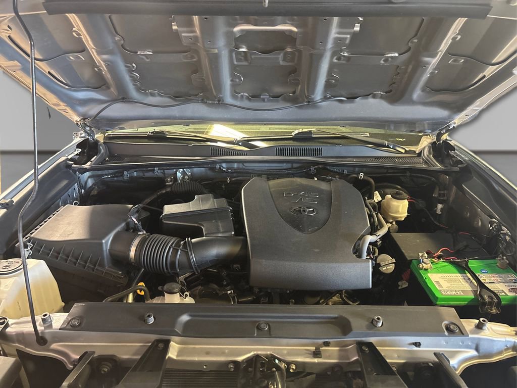 Used 2020 Toyota Tacoma SR AWD/4WD image 15