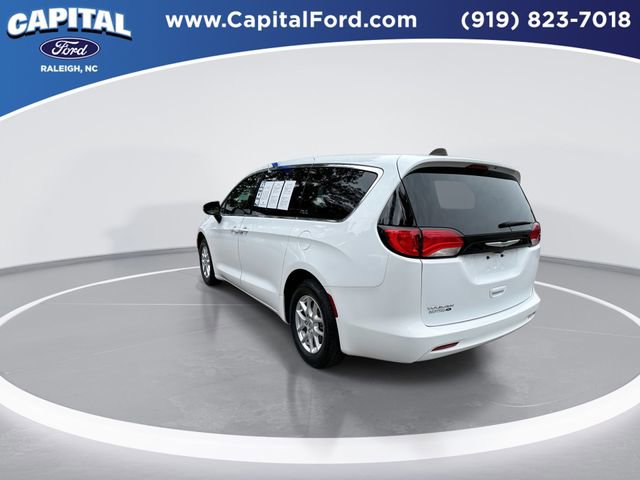 Used 2023 Chrysler Voyager LX FWD image 6